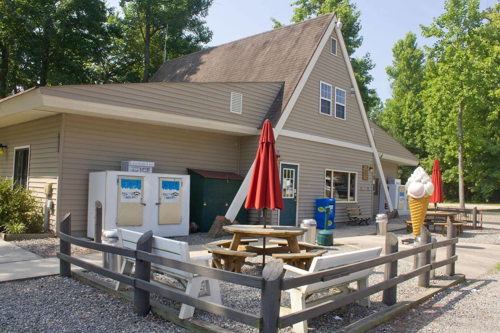 Chesapeake Bay Rv Resort Thousand Trails - Campground Gloucester Exterior photo